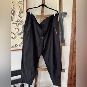 Athleta North Trekkie Joggers with Zipper Pockets Sz 24